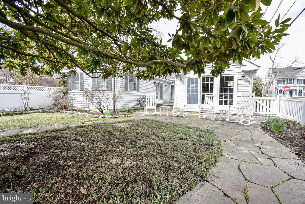 114 E CHEW AVENUE