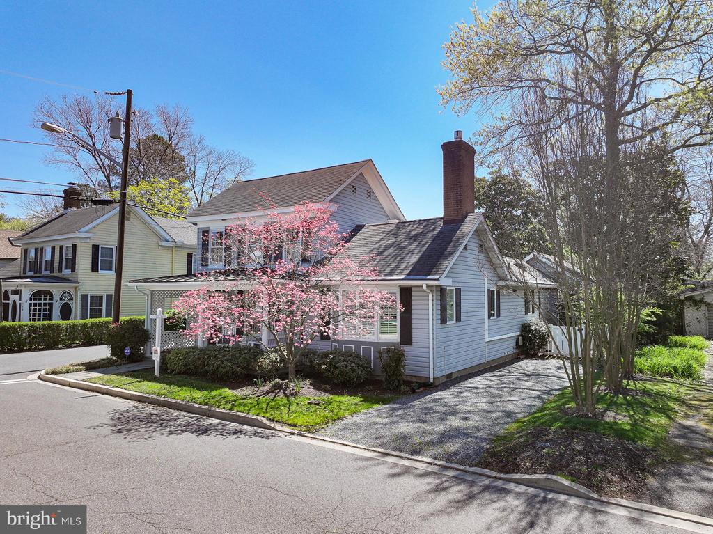 114 E CHEW AVENUE