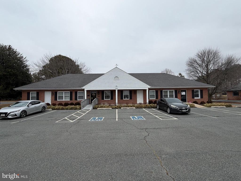 609 DUTCHMANS LANE