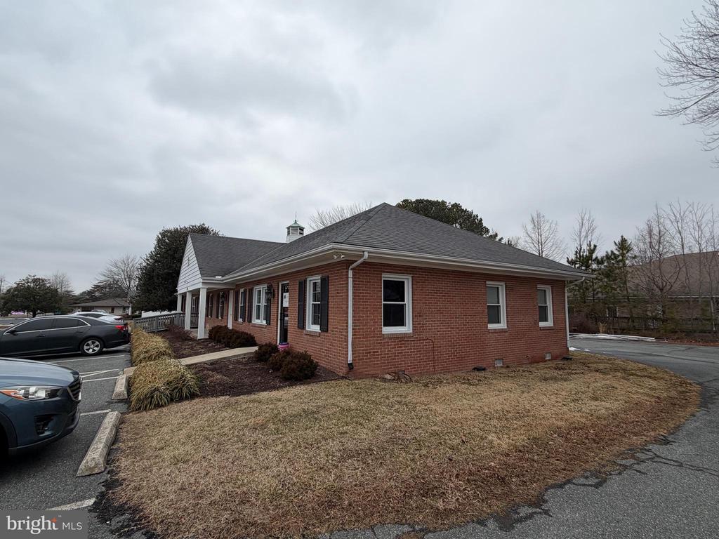 609 DUTCHMANS LANE