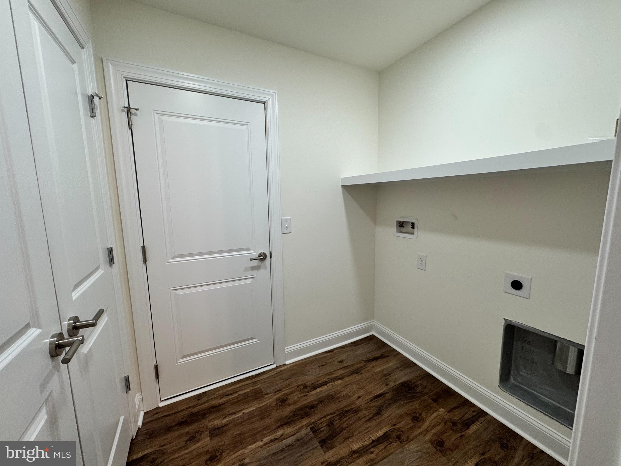 300 DIXON STREET 204