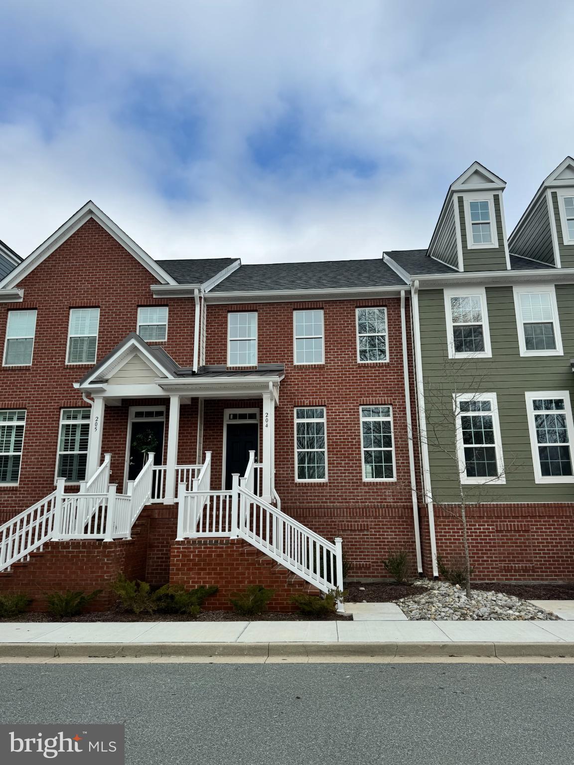 300 DIXON STREET 204