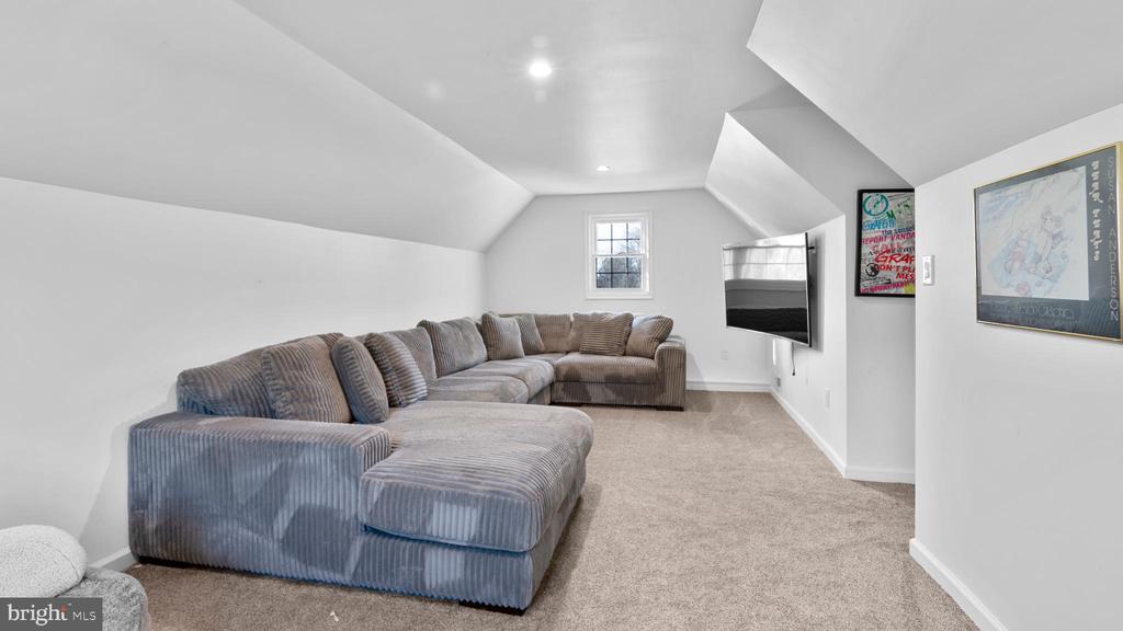 6372 COUNTRY CLUB DRIVE