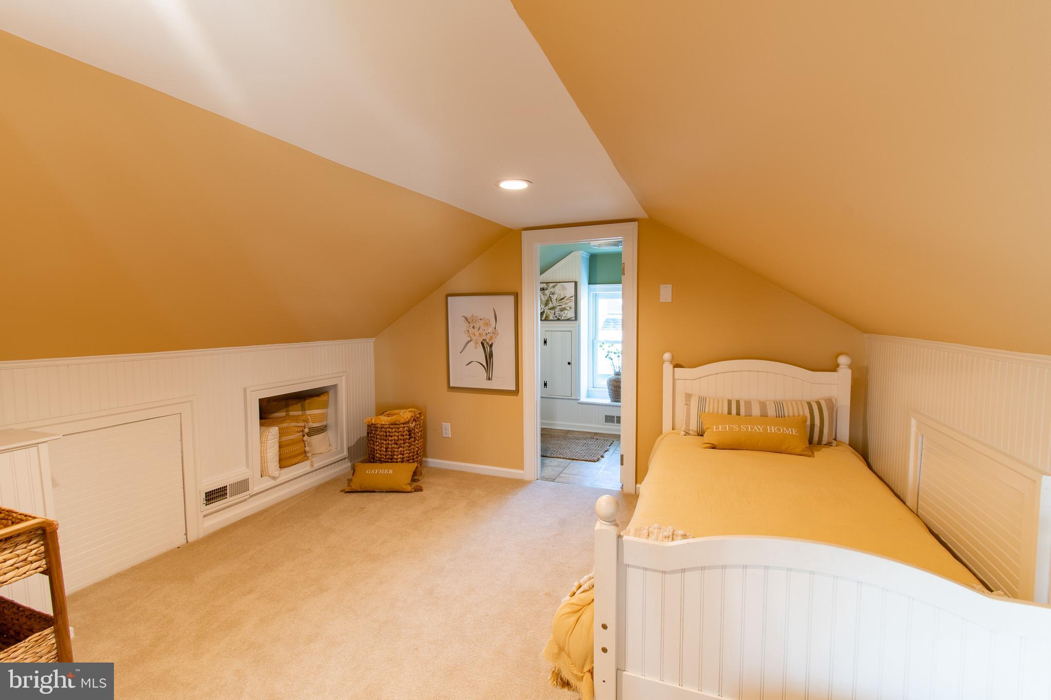 114 E CHESTNUT STREET