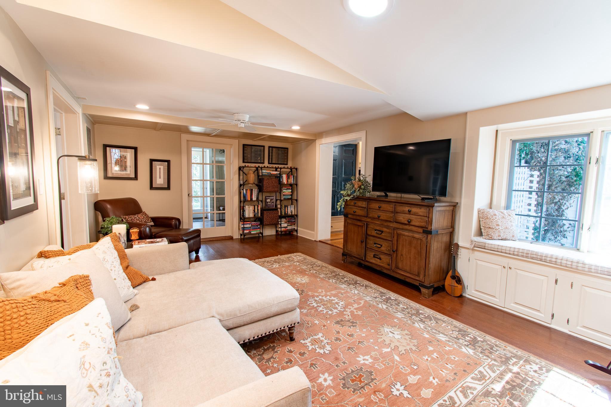 114 E CHESTNUT STREET