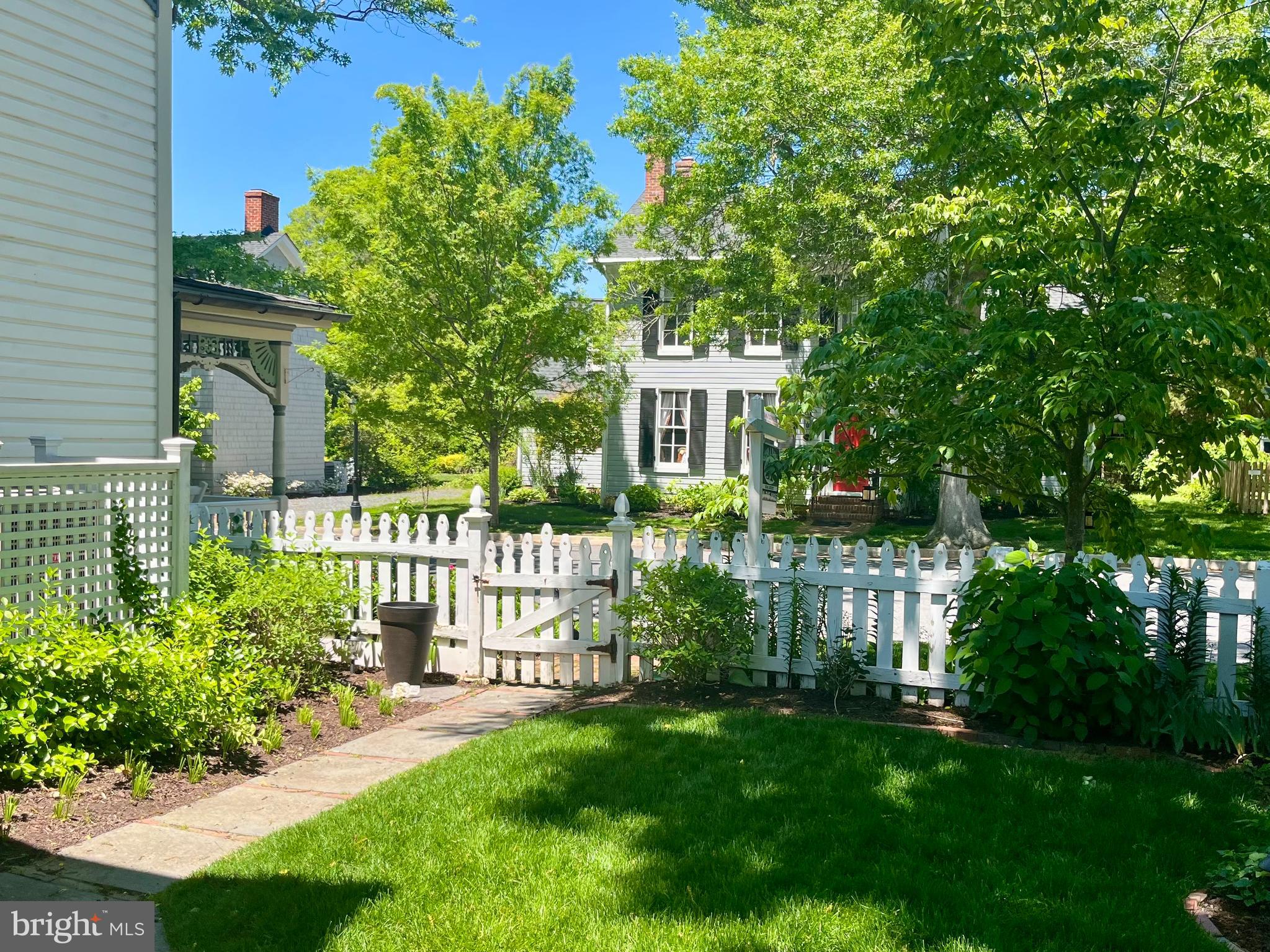 114 E CHESTNUT STREET