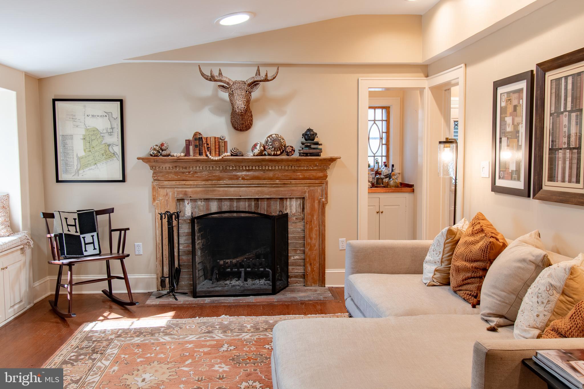 114 E CHESTNUT STREET