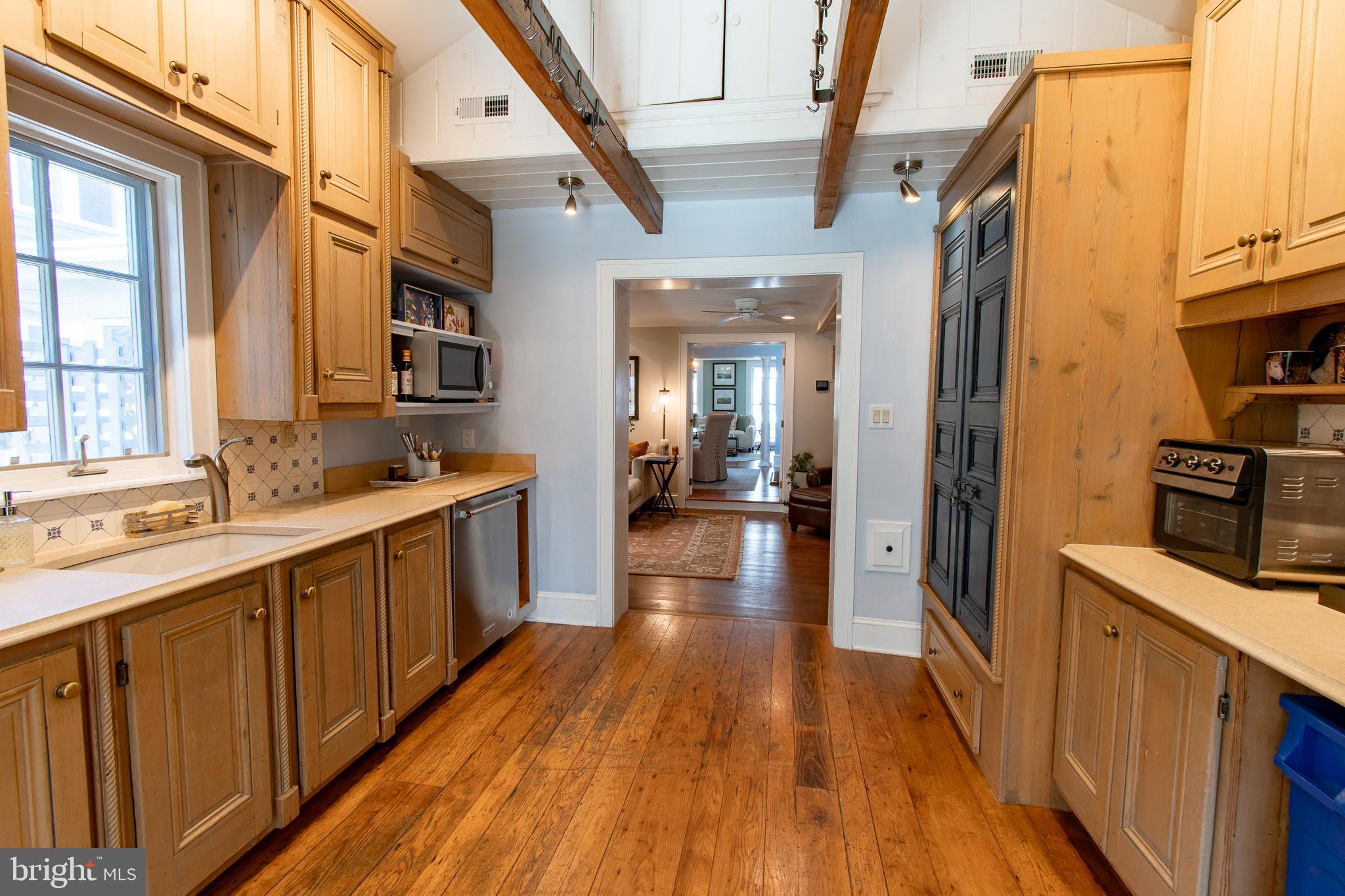 114 E CHESTNUT STREET