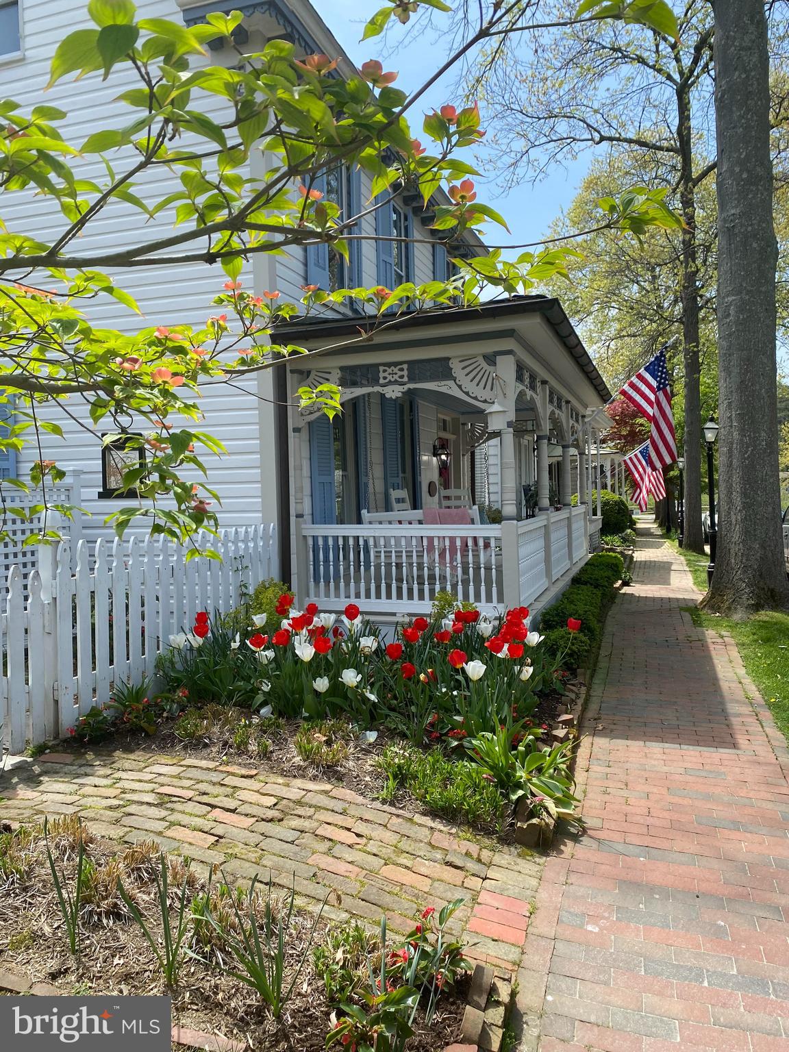 114 E CHESTNUT STREET