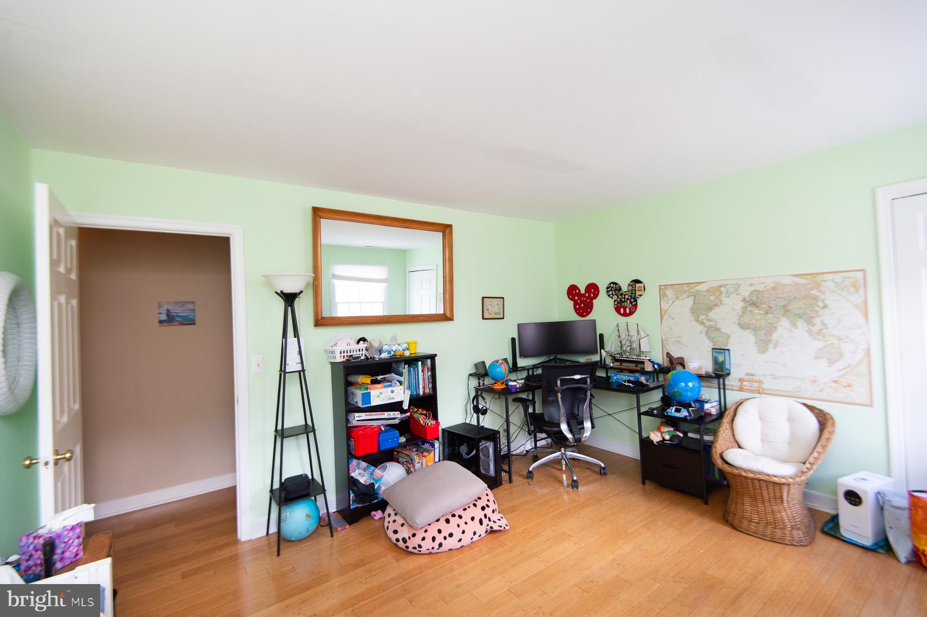 18 LONDONDERRY DRIVE