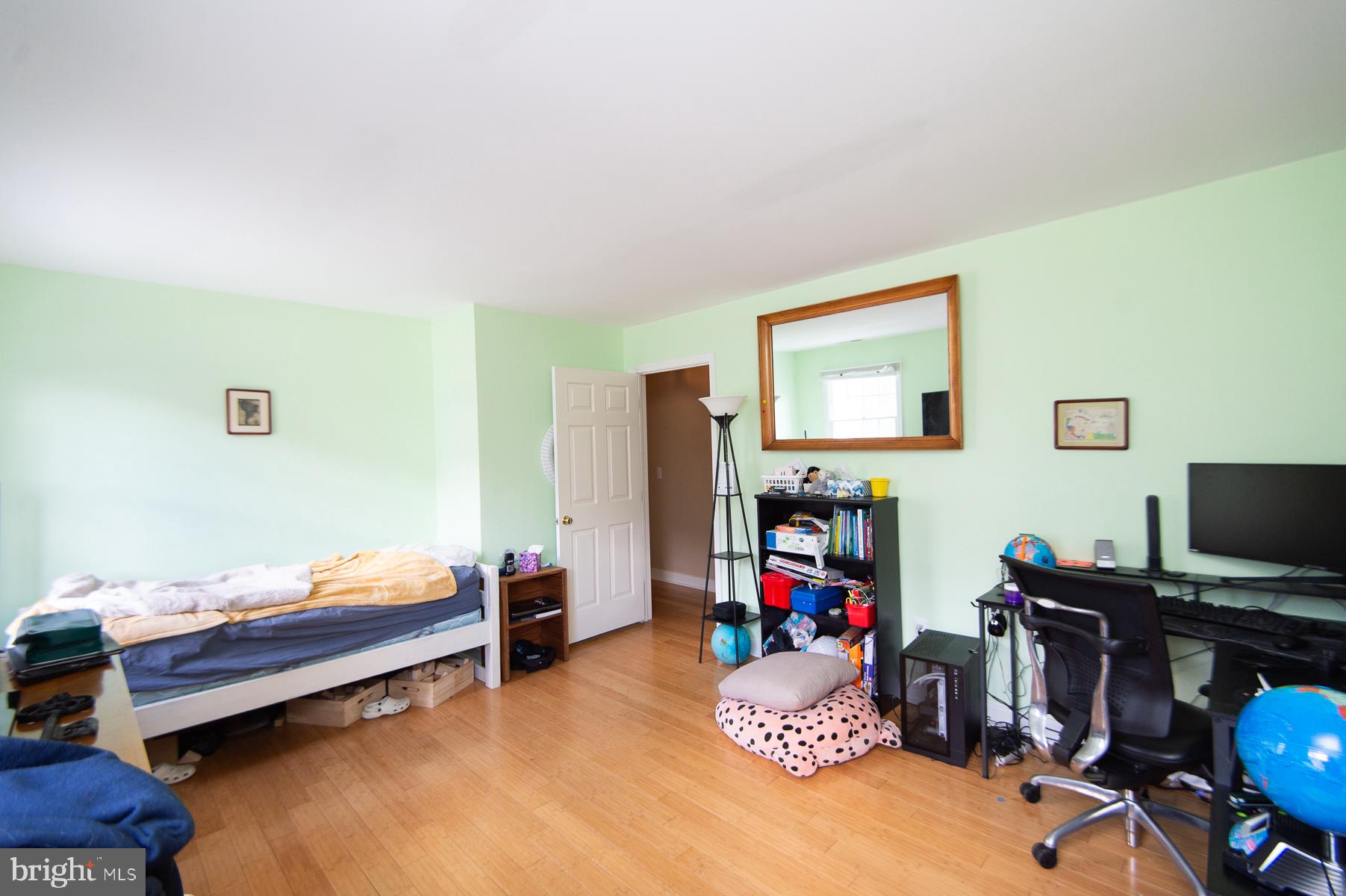 18 LONDONDERRY DRIVE