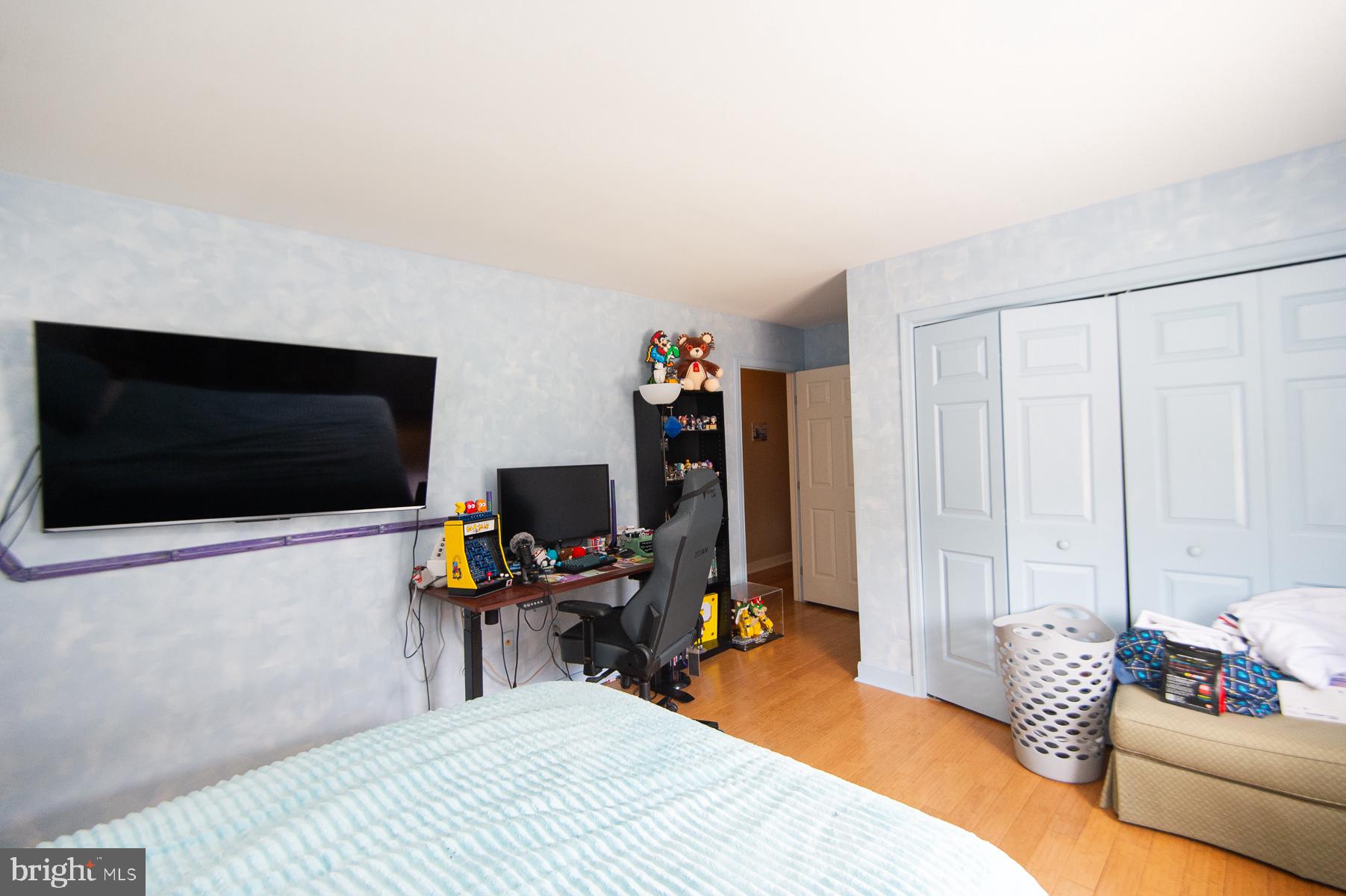 18 LONDONDERRY DRIVE