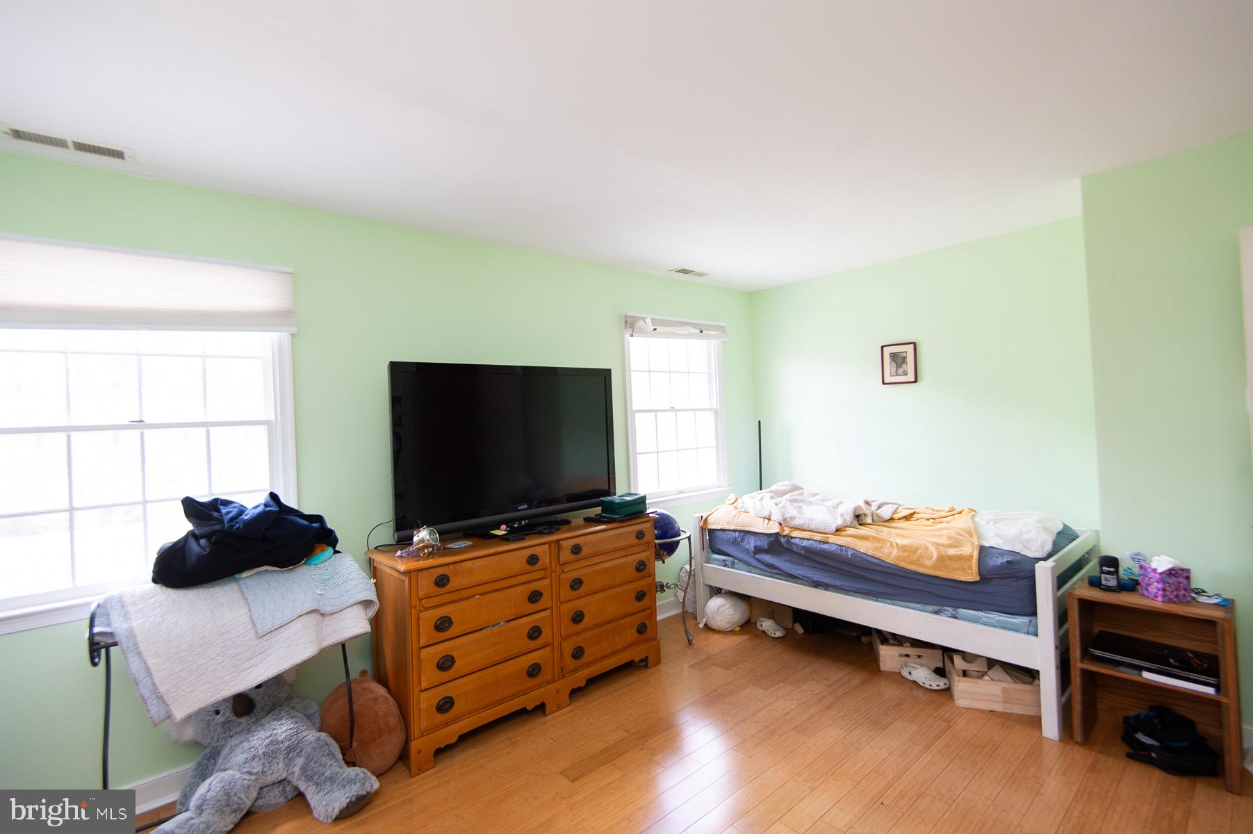 18 LONDONDERRY DRIVE