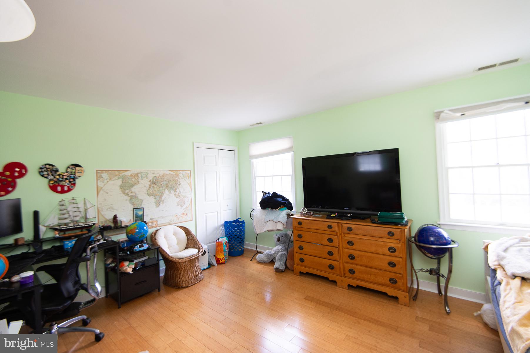 18 LONDONDERRY DRIVE