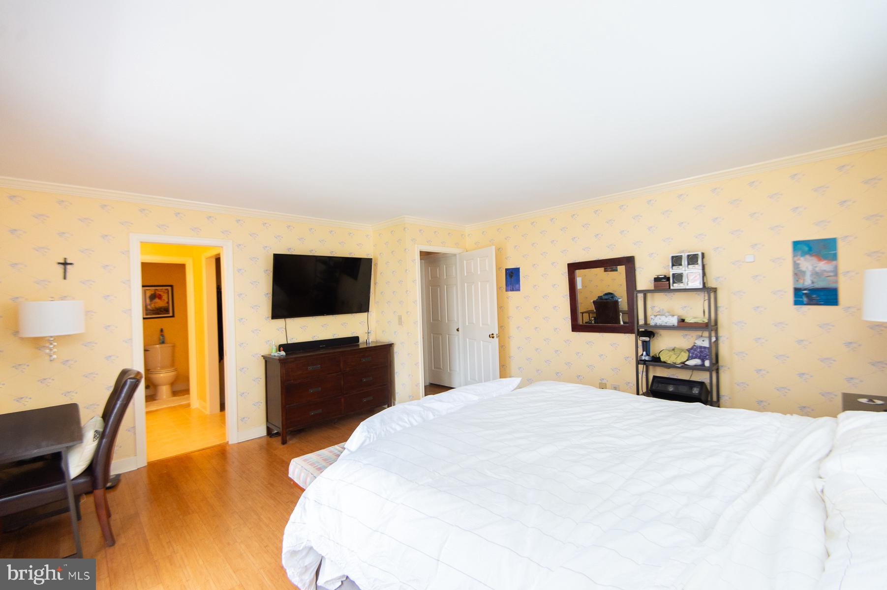 18 LONDONDERRY DRIVE