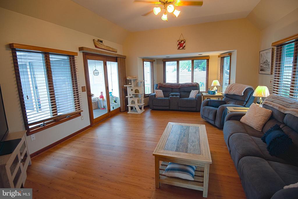 3853 RUMSEY DRIVE