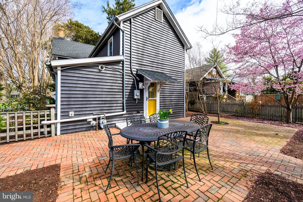 402 CHERRY STREET