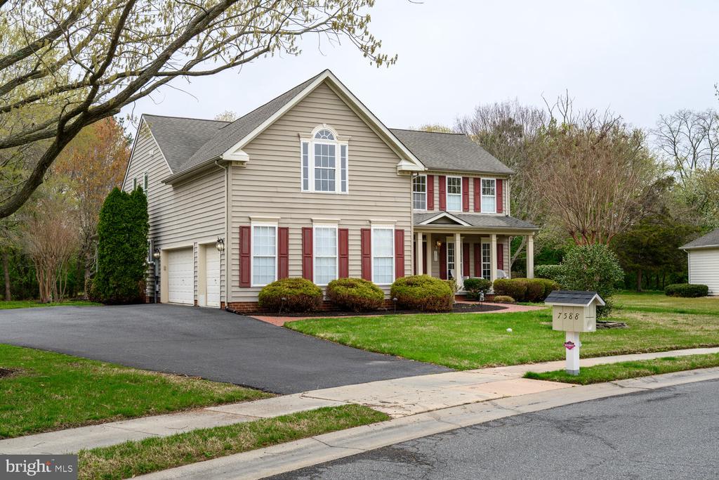 7588 EASTON CLUB DRIVE