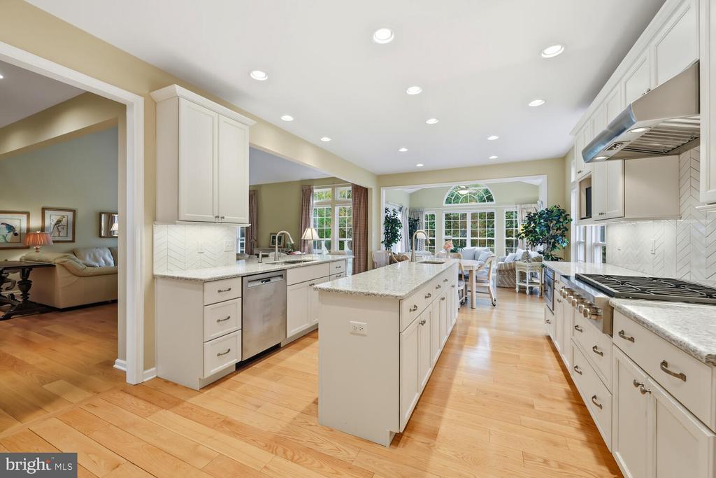 7588 EASTON CLUB DRIVE