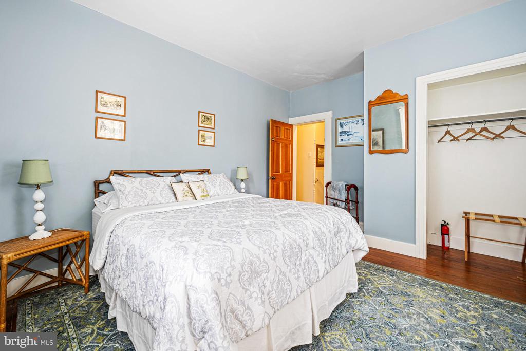 110 N MORRIS STREET
