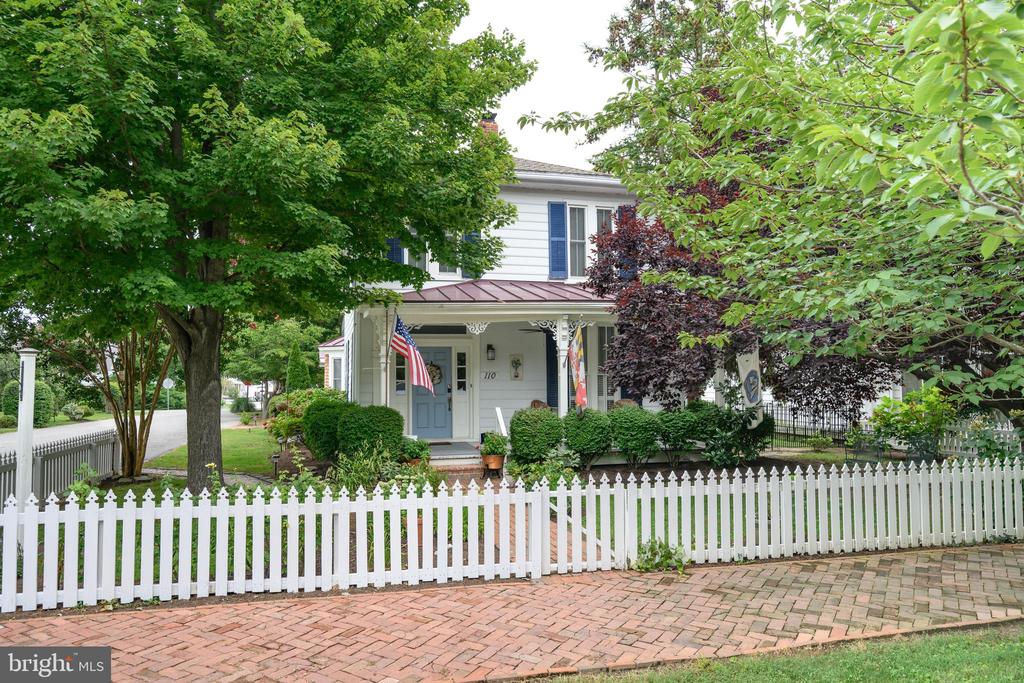 110 N MORRIS STREET