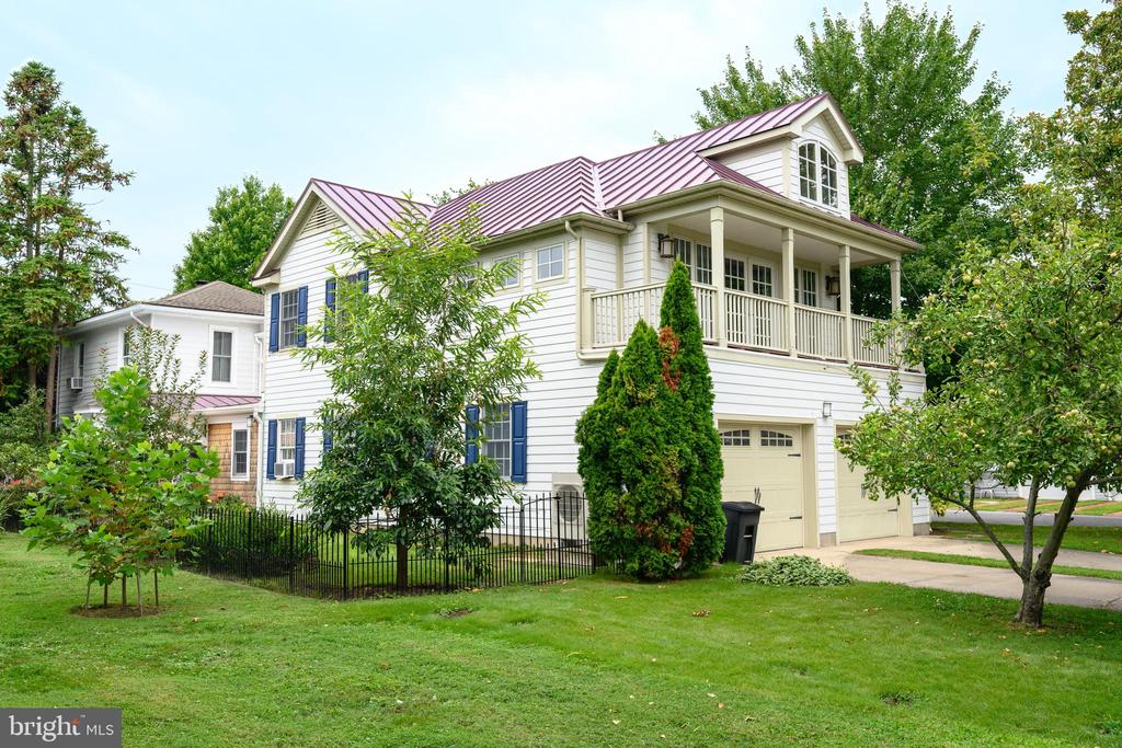 110 N MORRIS STREET