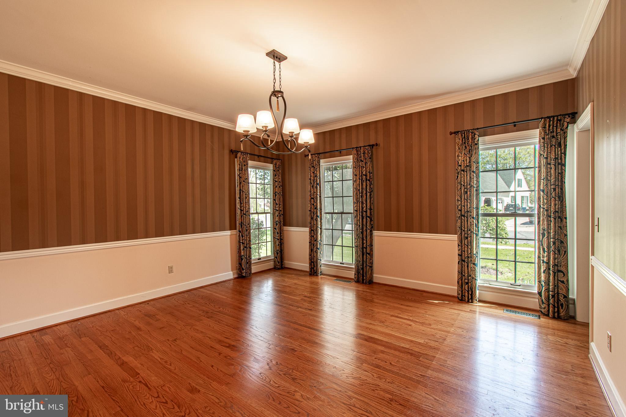 31 LONDONDERRY DRIVE