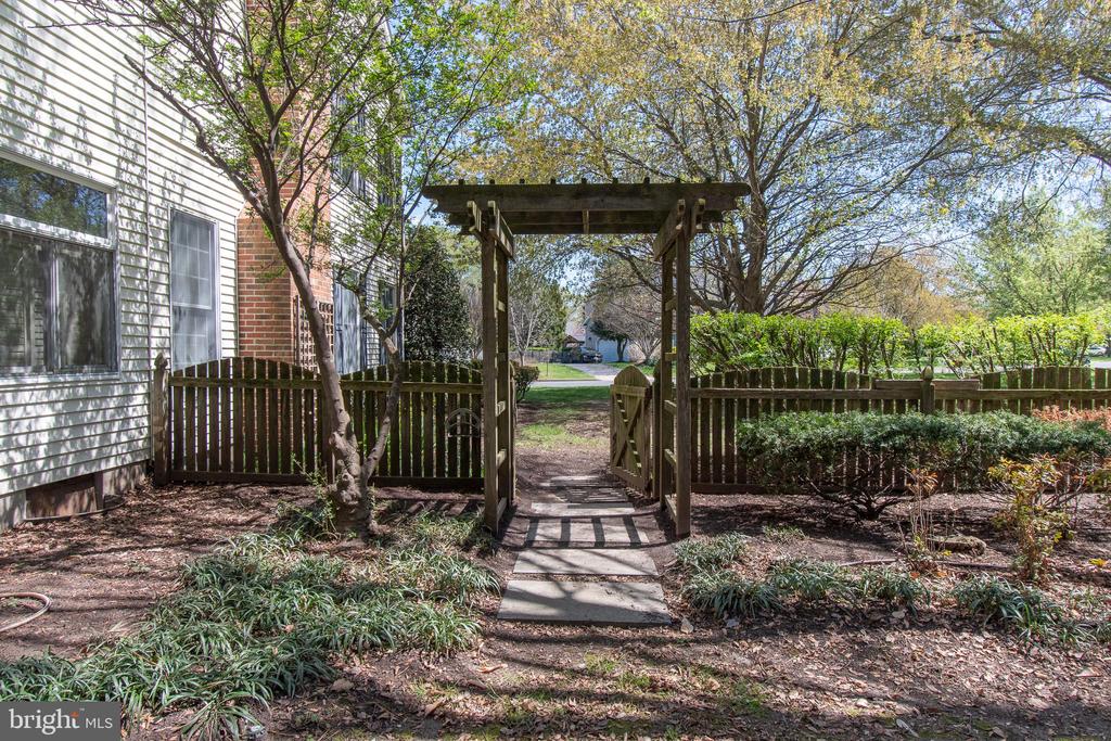 31 LONDONDERRY DRIVE