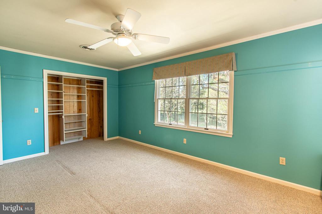 31 LONDONDERRY DRIVE