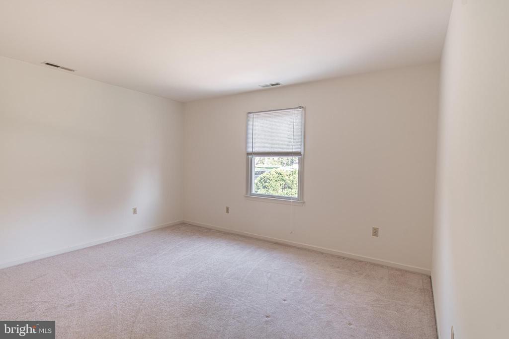 3824 SEYMOUR DRIVE
