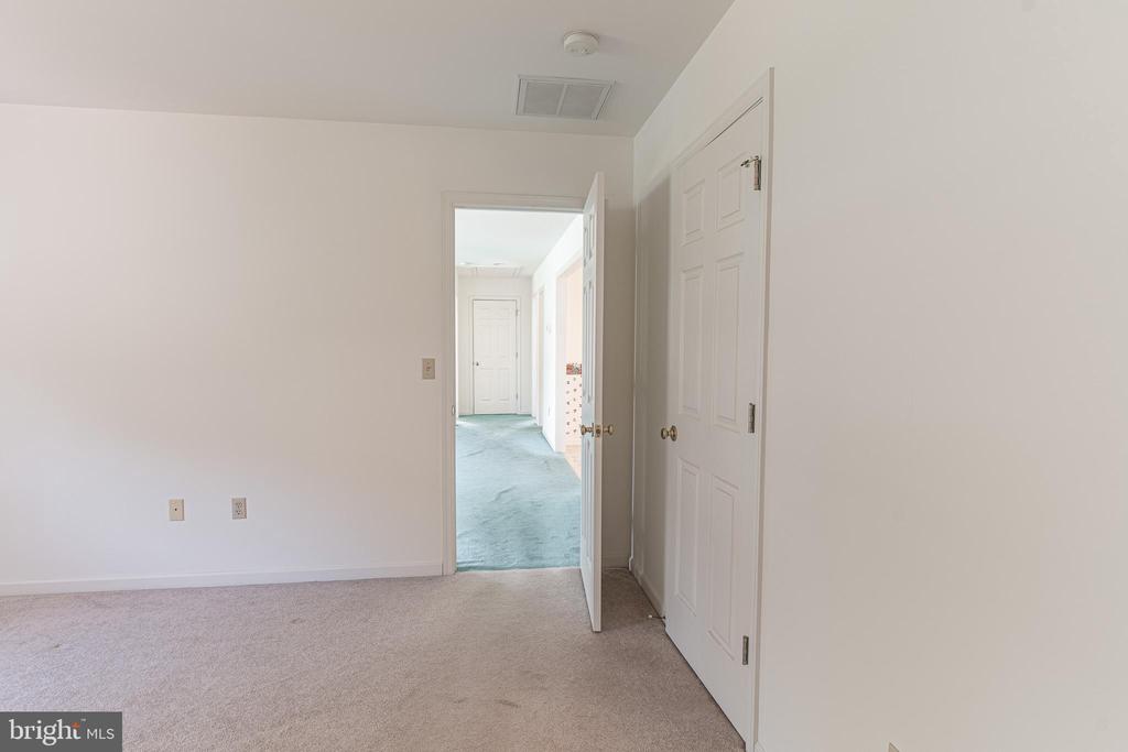 3824 SEYMOUR DRIVE