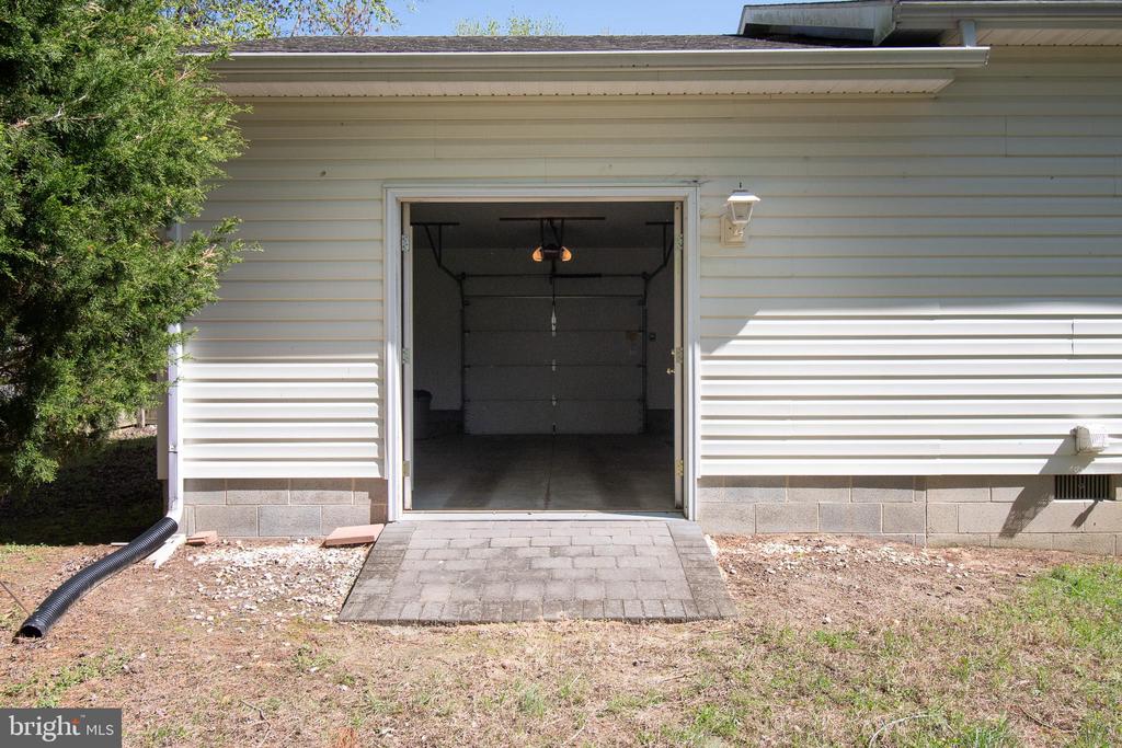 3824 SEYMOUR DRIVE