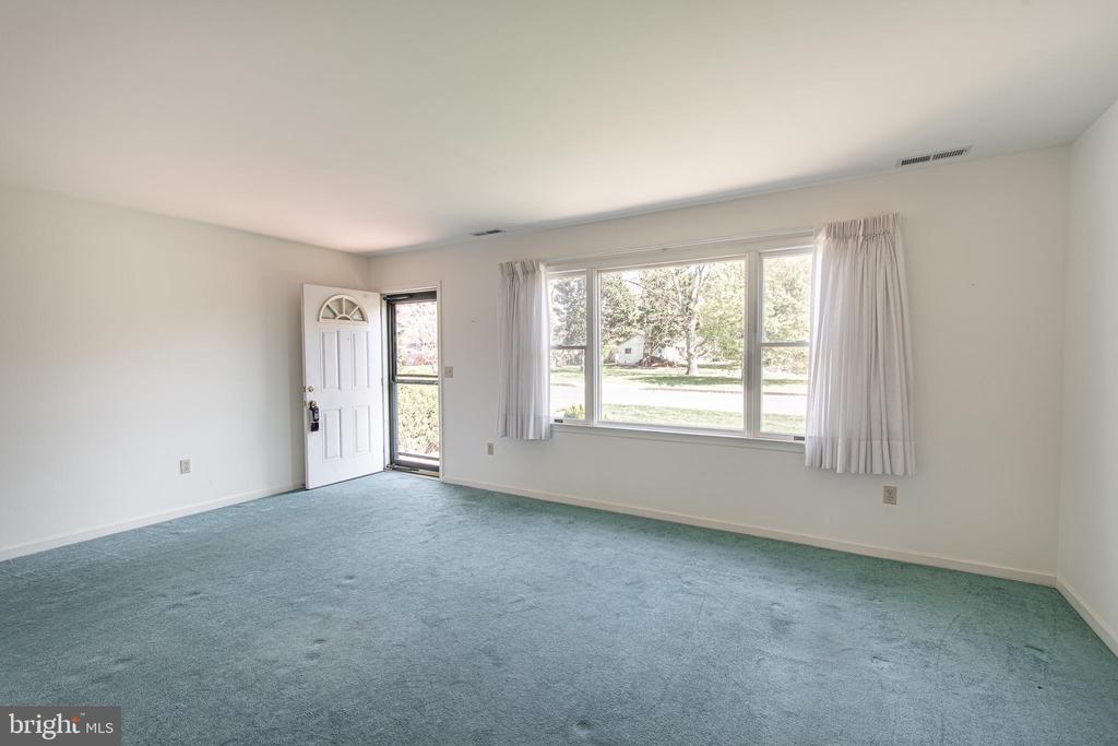 3824 SEYMOUR DRIVE