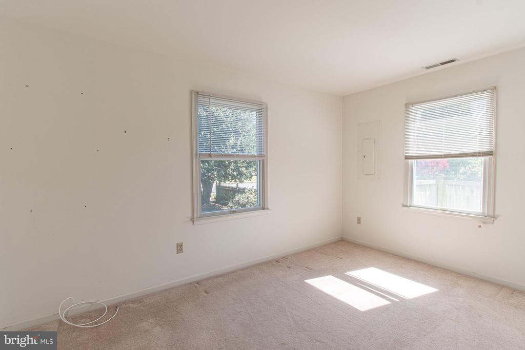 3824 SEYMOUR DRIVE