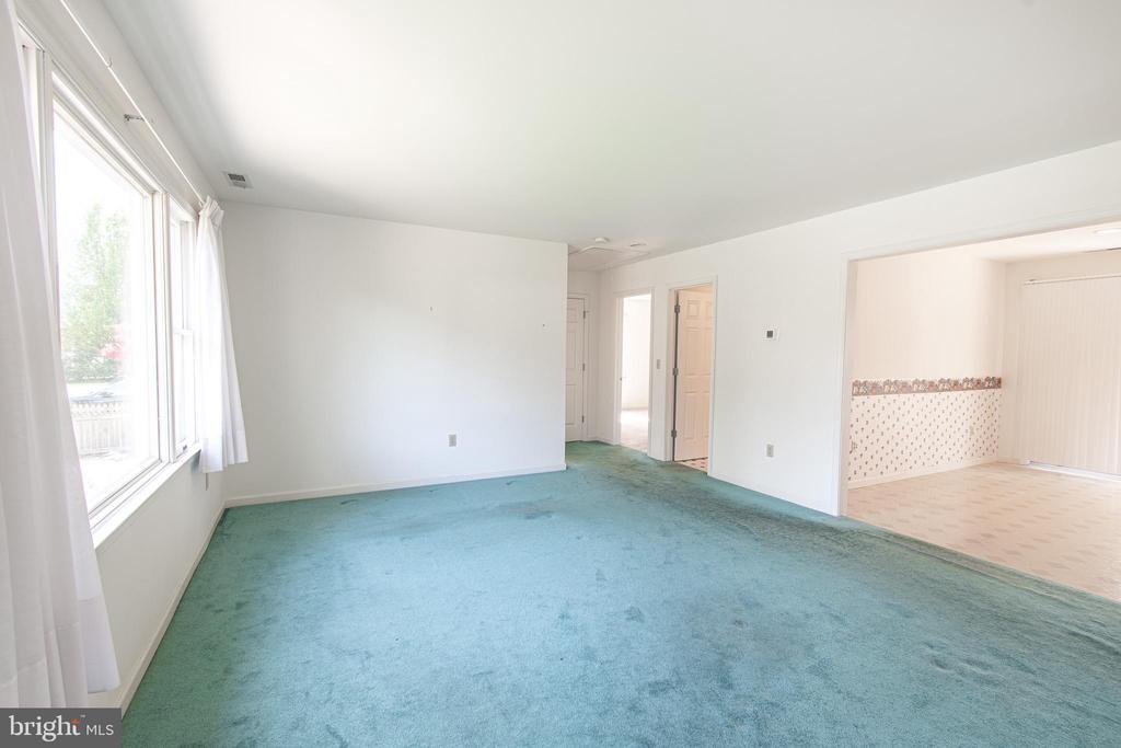 3824 SEYMOUR DRIVE