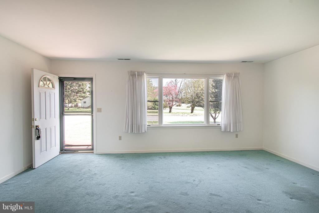 3824 SEYMOUR DRIVE