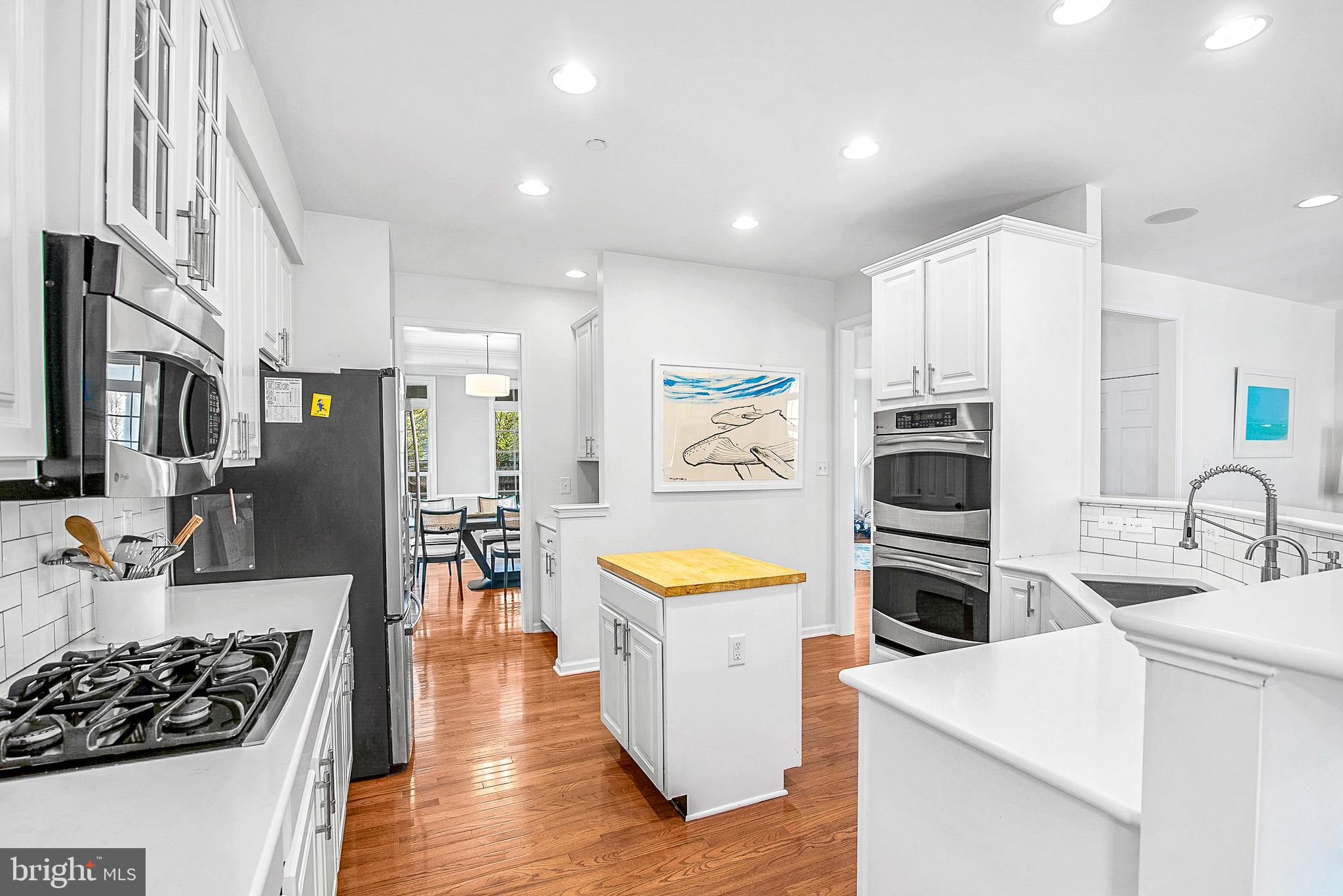 8020 EASTON VILLAGE DRIVE
