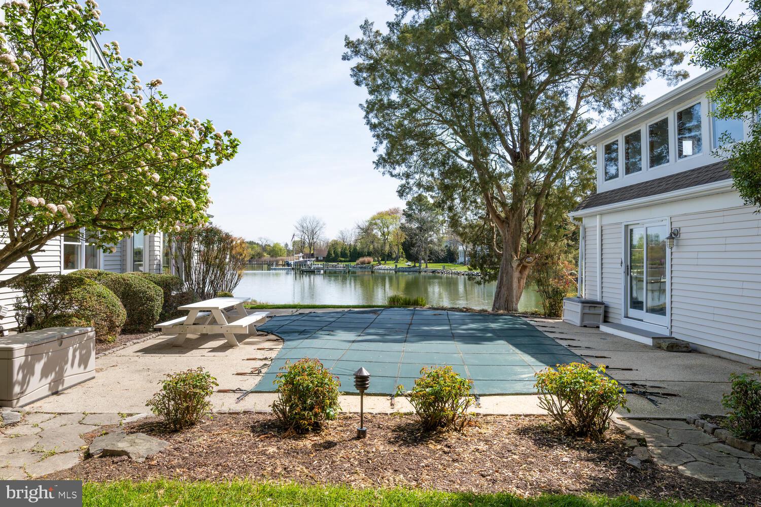 106 E DIVISION STREET