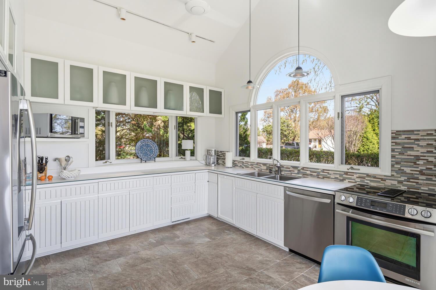 106 E DIVISION STREET