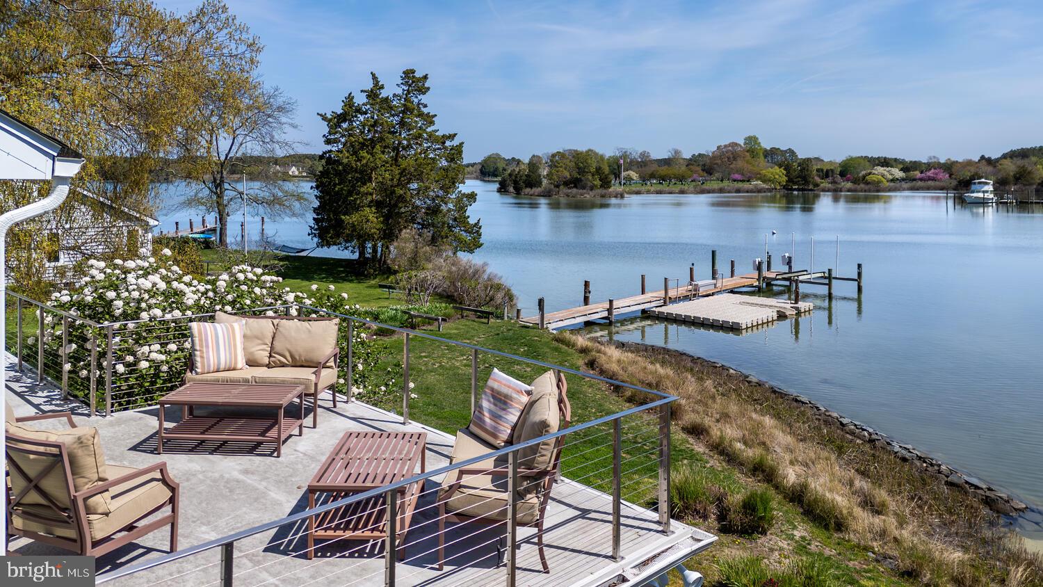 106 E DIVISION STREET