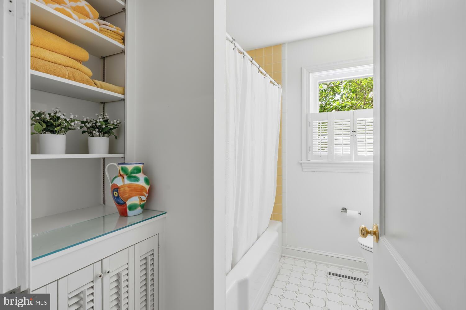 106 E DIVISION STREET