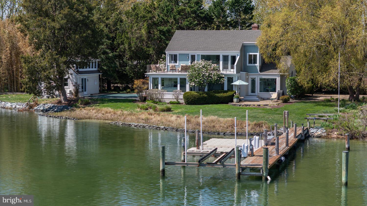 106 E DIVISION STREET