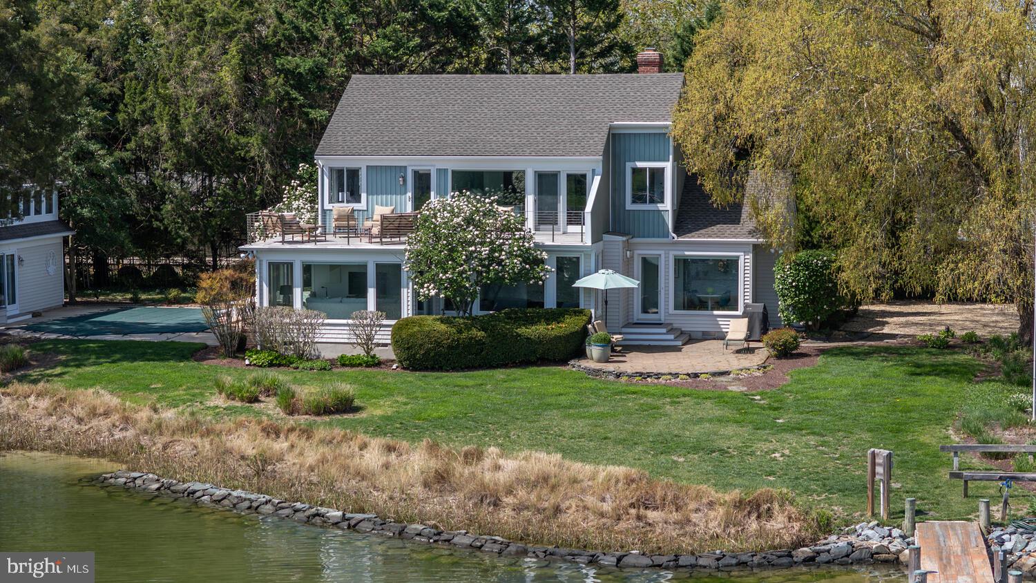 106 E DIVISION STREET