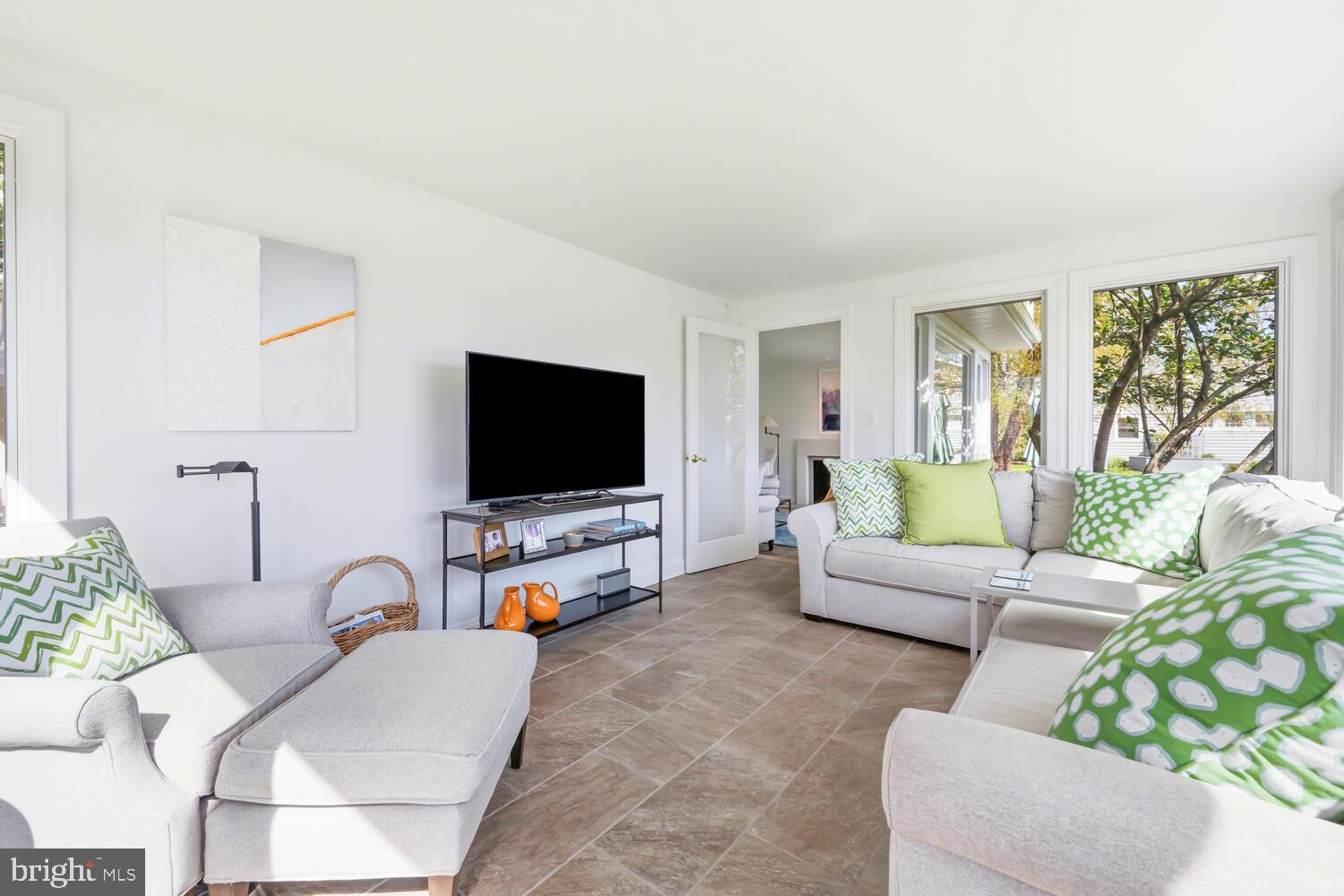 106 E DIVISION STREET