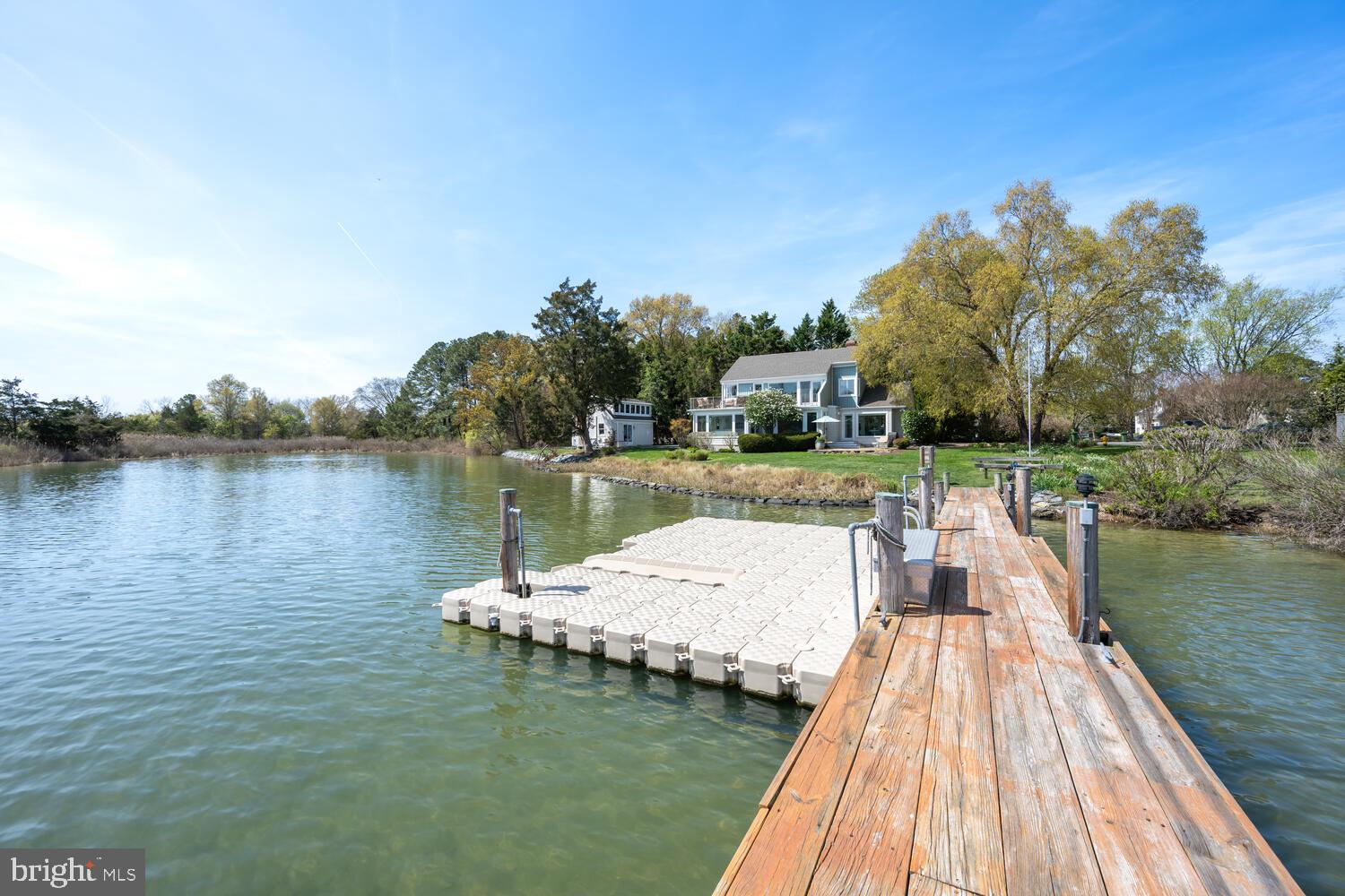 106 E DIVISION STREET