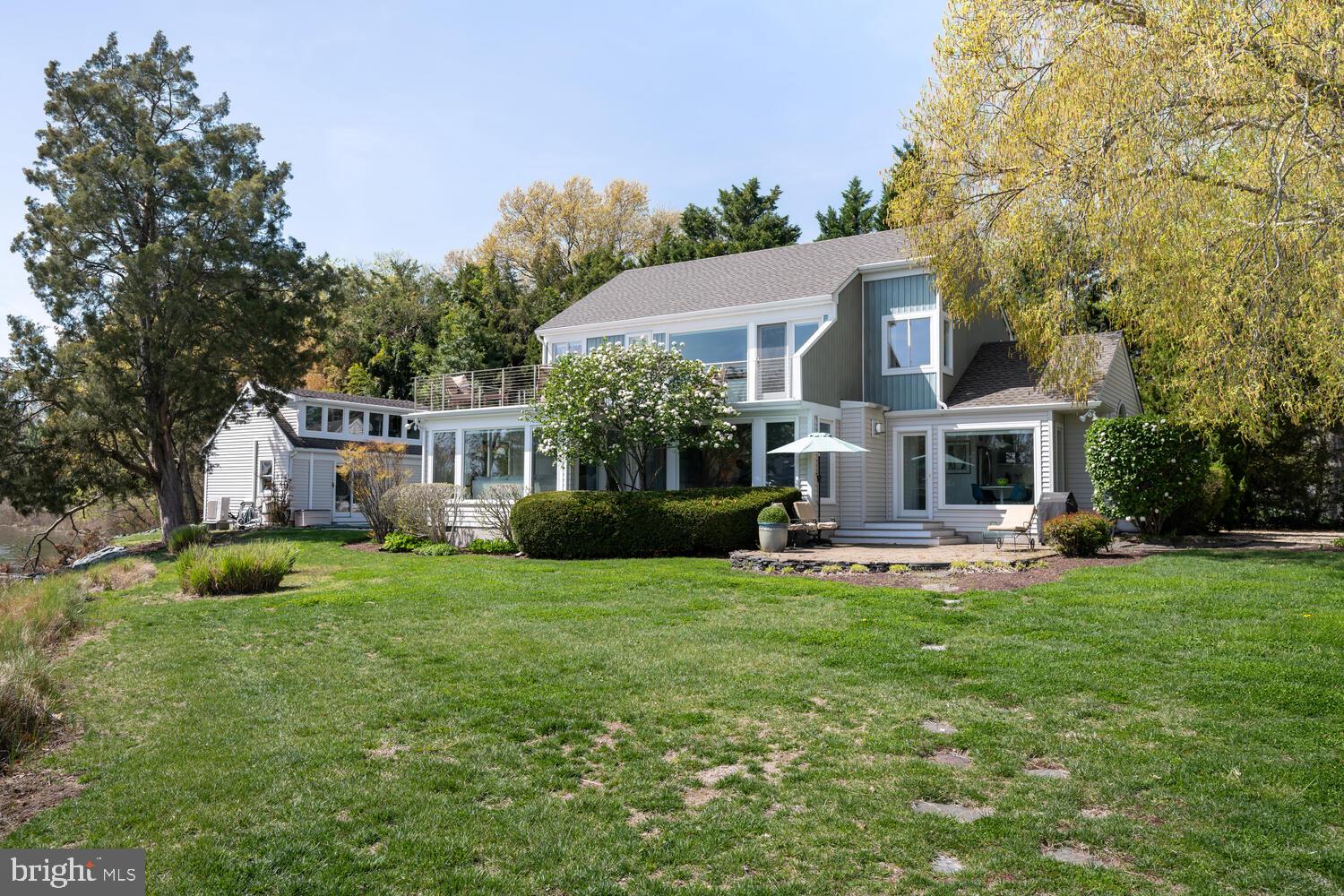 106 E DIVISION STREET