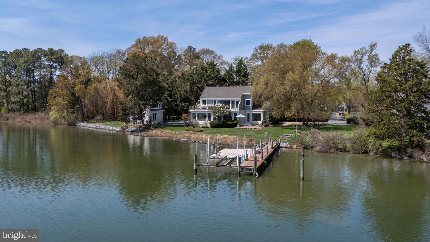 106 E DIVISION STREET