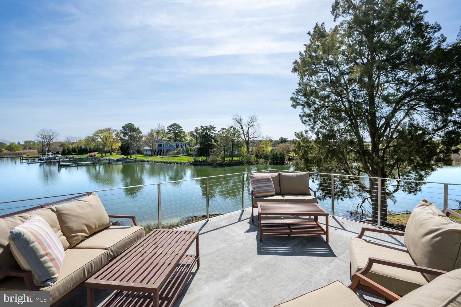 106 E DIVISION STREET