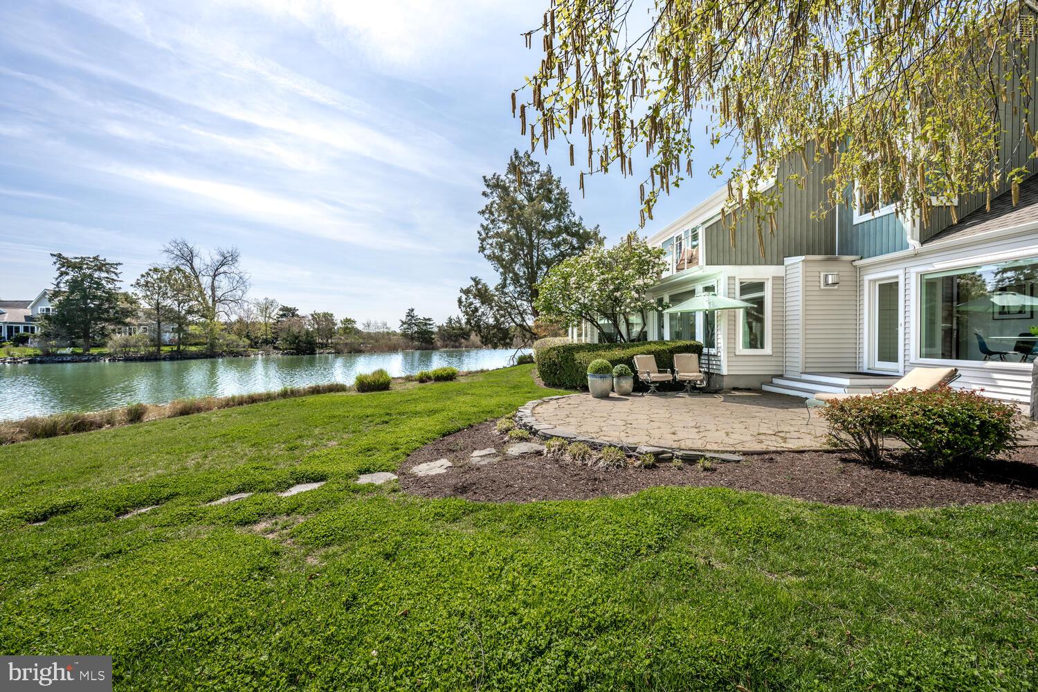 106 E DIVISION STREET