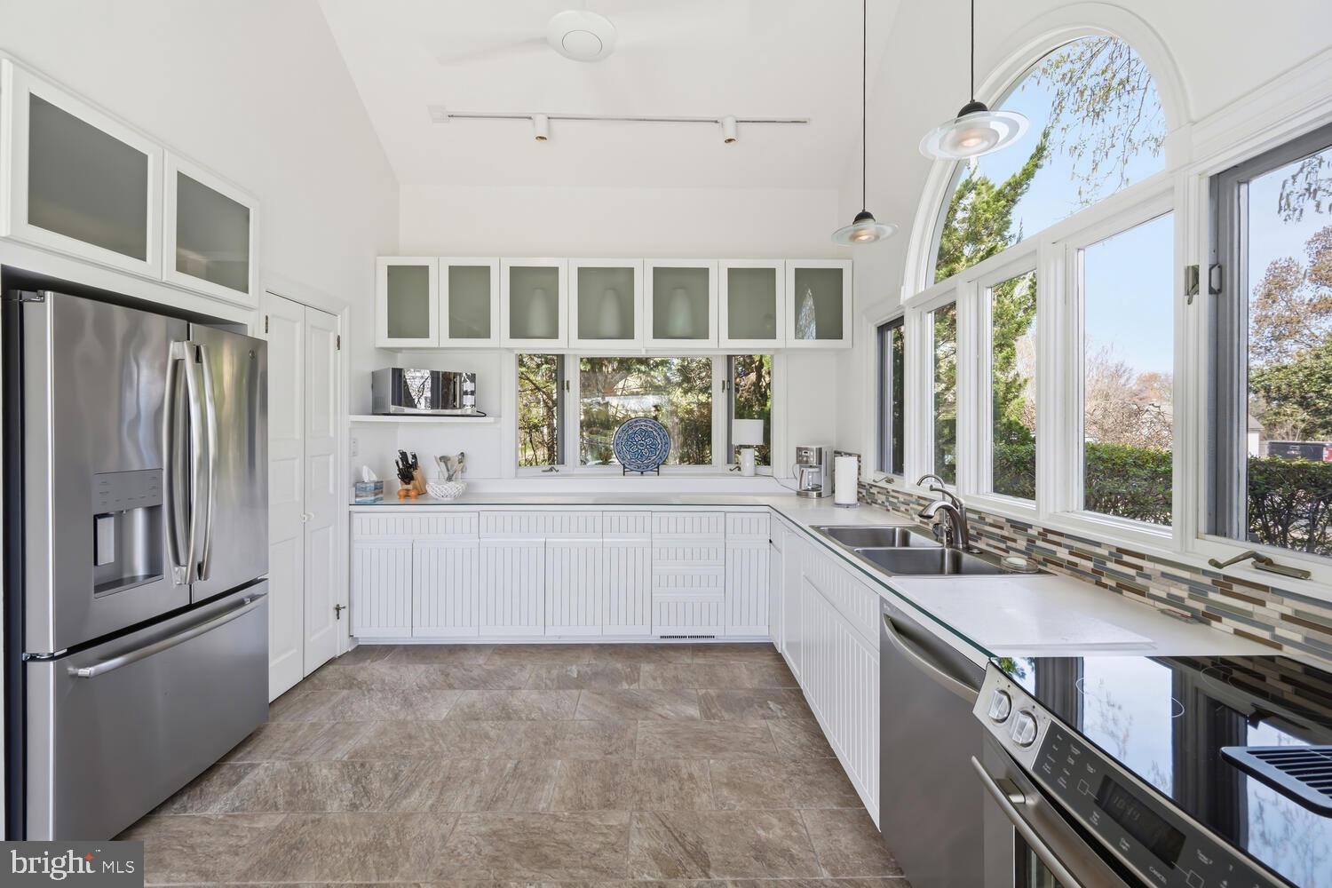 106 E DIVISION STREET